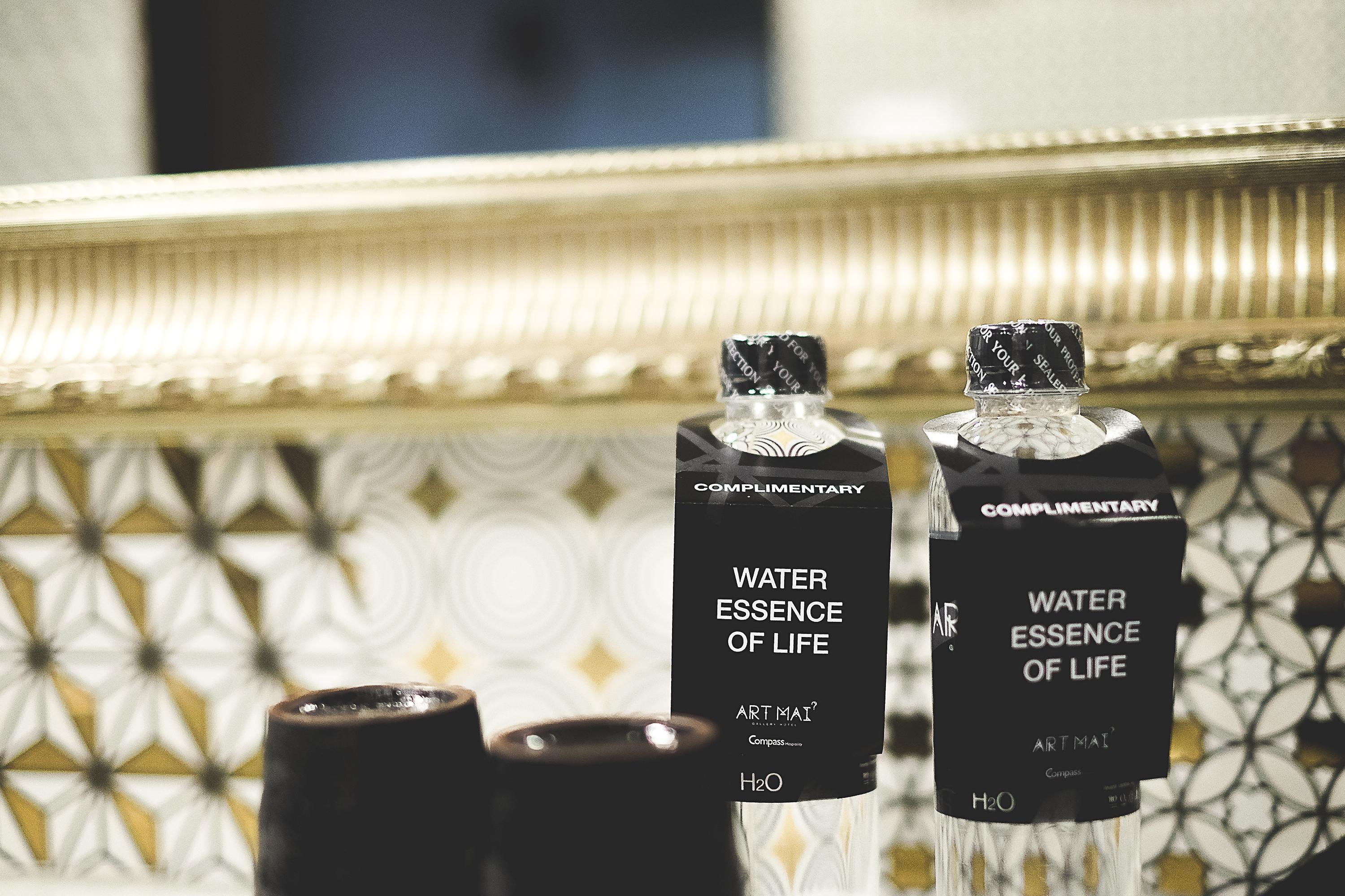 Art Mai Gallery Nimman Hotel Chiang Mai Eksteriør bilde Bottles of water at the Ritz-Carlton