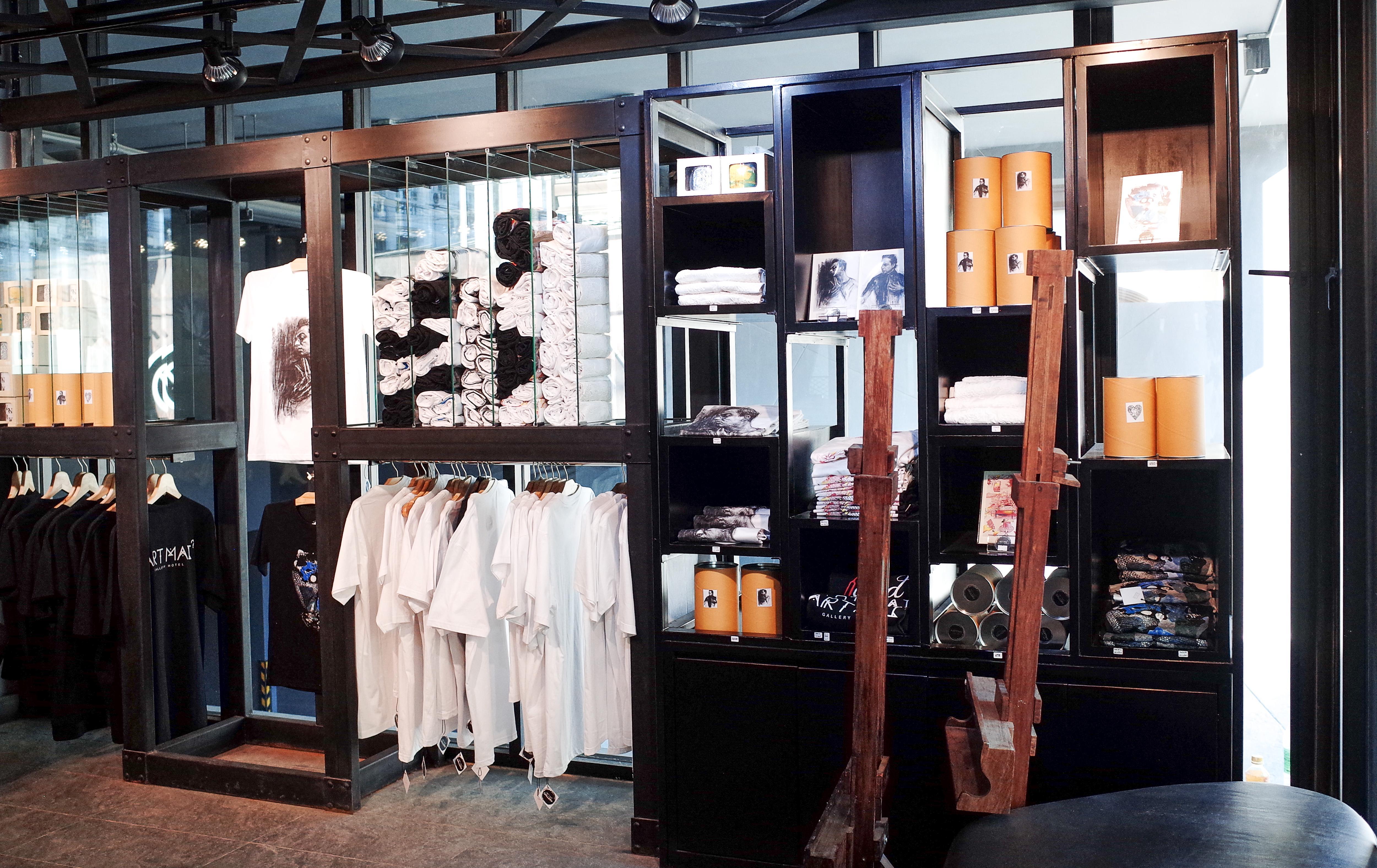 Art Mai Gallery Nimman Hotel Chiang Mai Eksteriør bilde The gift shop at the Chengdu Research Base of Giant Panda Breeding