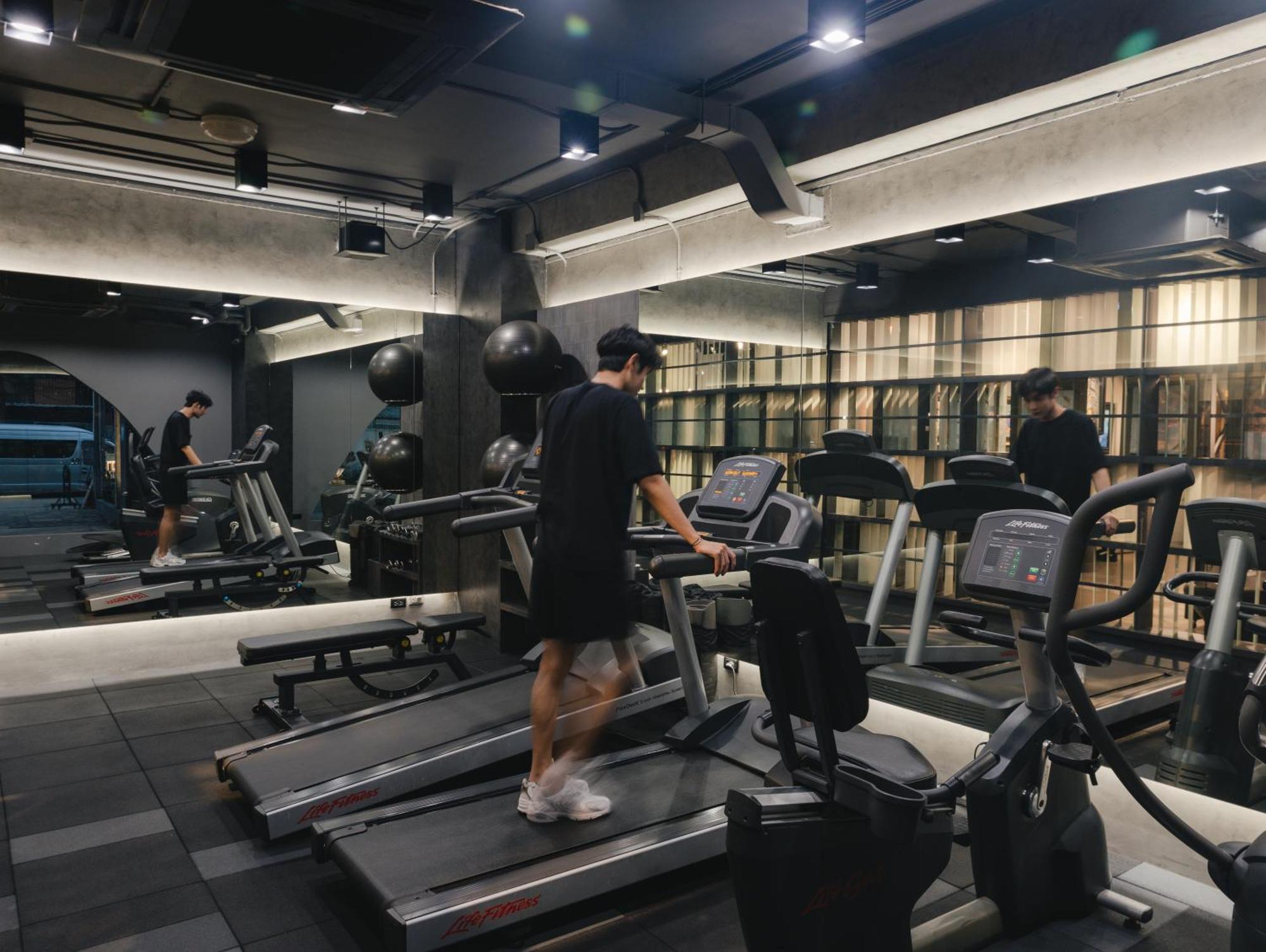 Art Mai Gallery Nimman Hotel Chiang Mai Eksteriør bilde A treadmill in a gym